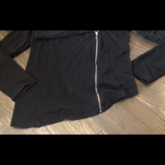 ❤️🌺Mossimo jacket 🌺❤️ - Picture 2 of 3